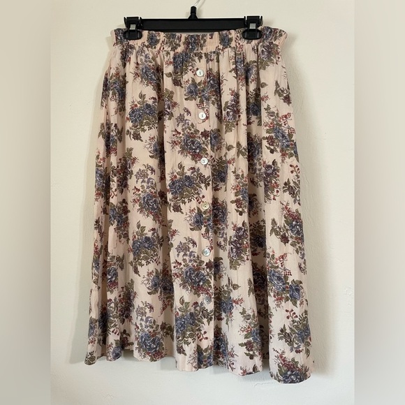 options melrose Dresses & Skirts - Options Melrose Floral Button Front Skirt Women’s size LARGE